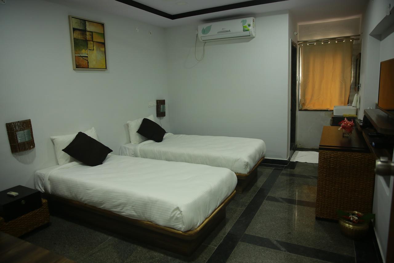 Lokis Forest Inn Хидерабад Екстериор снимка